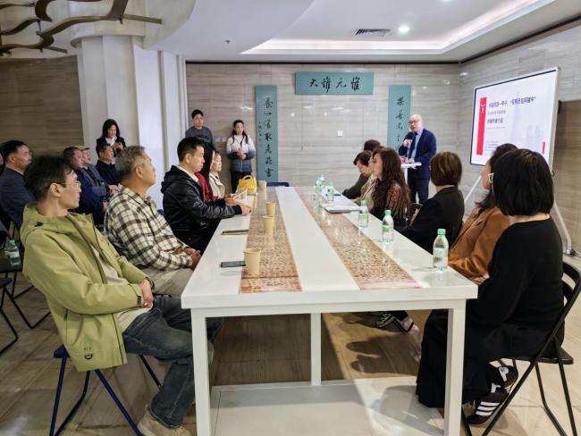 中国珐琅书道牌匾博物馆既中新“字画同源一甲子写真”展览开幕