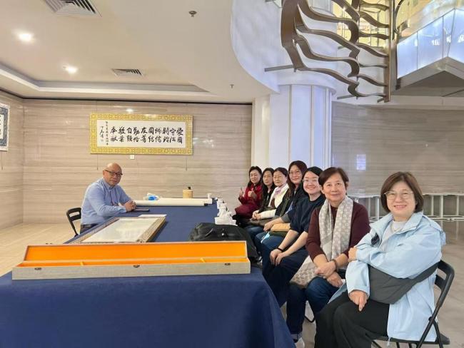 中国珐琅书道牌匾博物馆既中新“字画同源一甲子写真”展览开幕